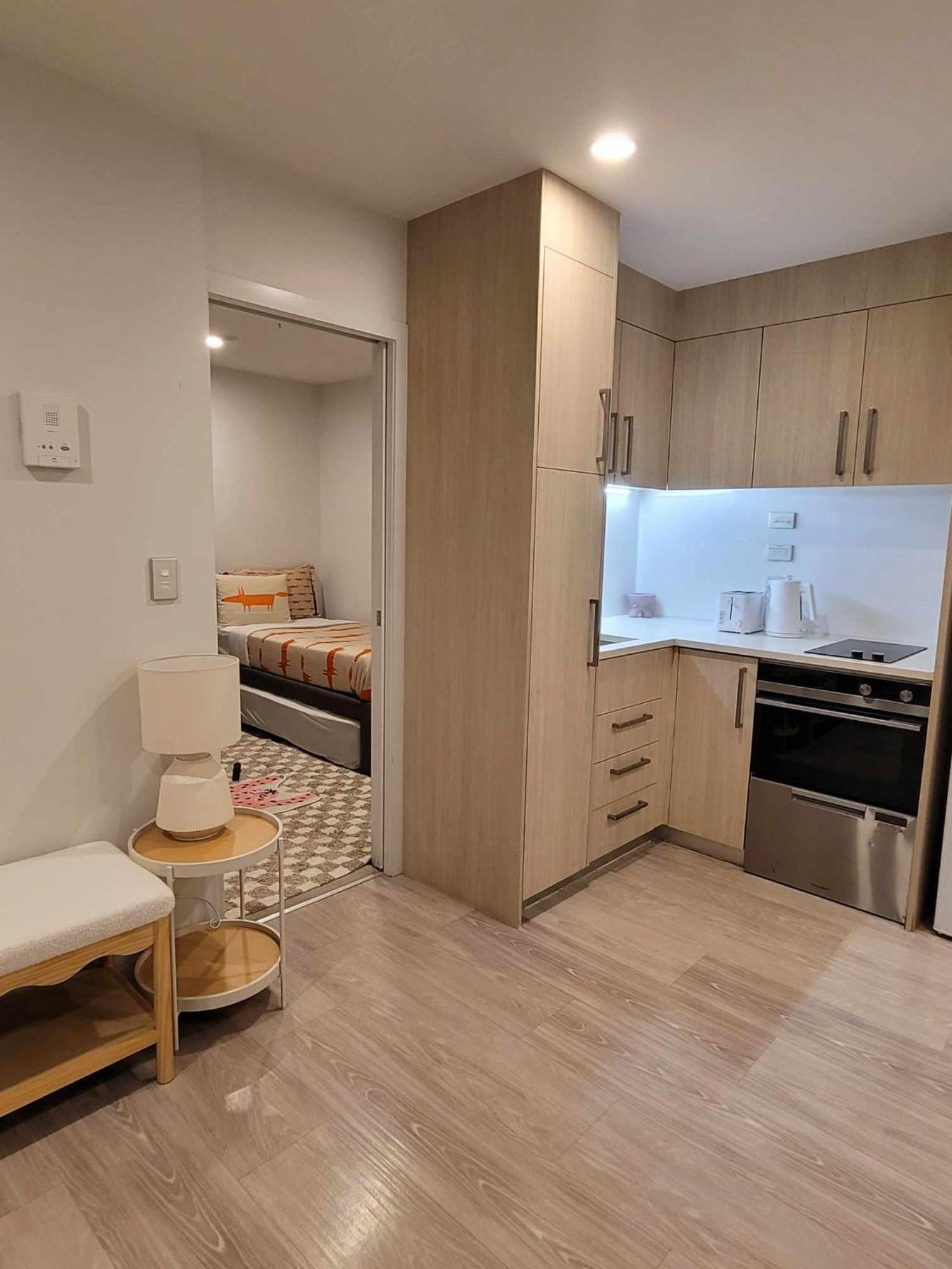 Sky Tower Just Next Door Apartment Оукланд Екстериор снимка